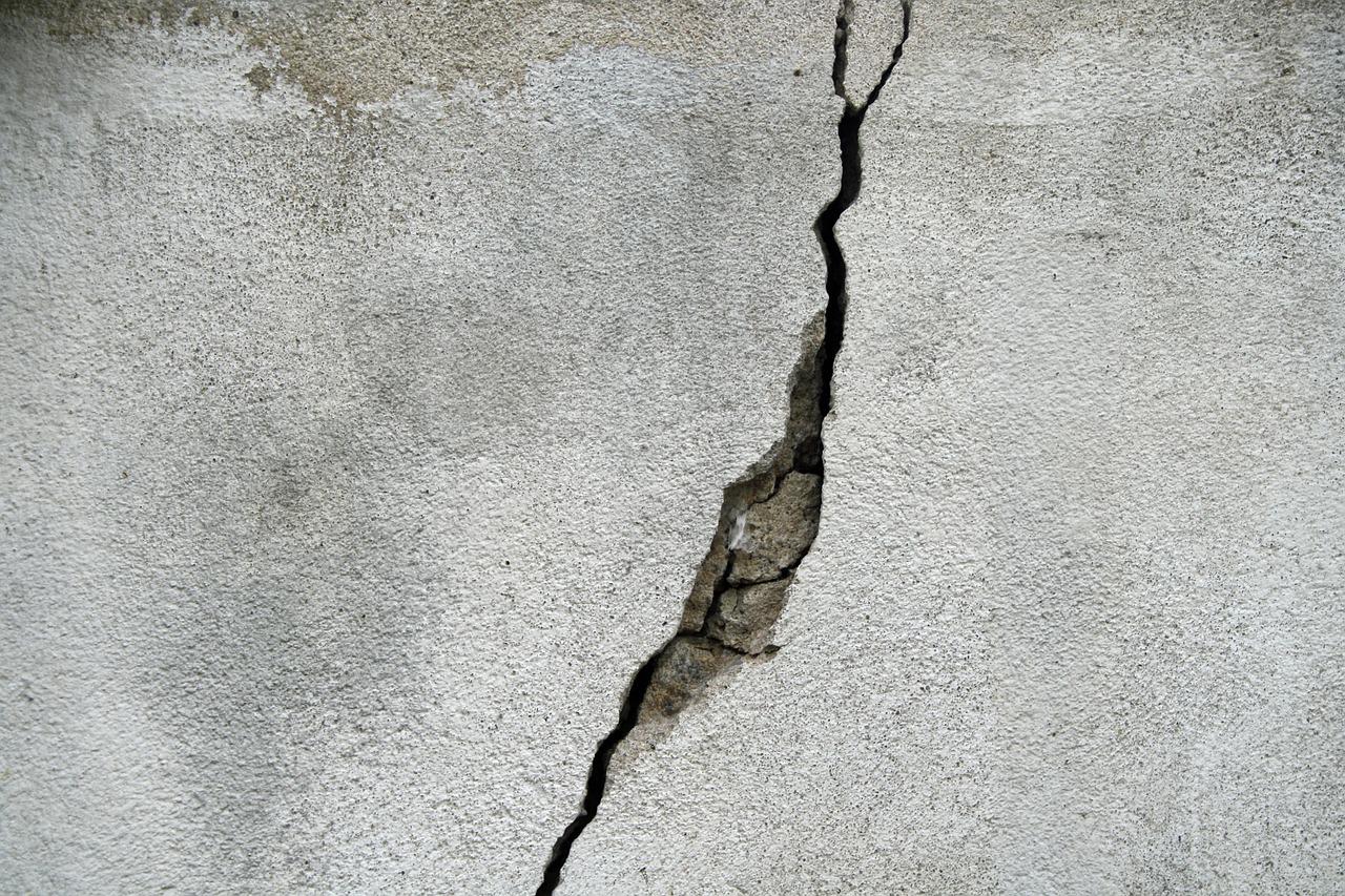 crack, wall, concrete-695010.jpg